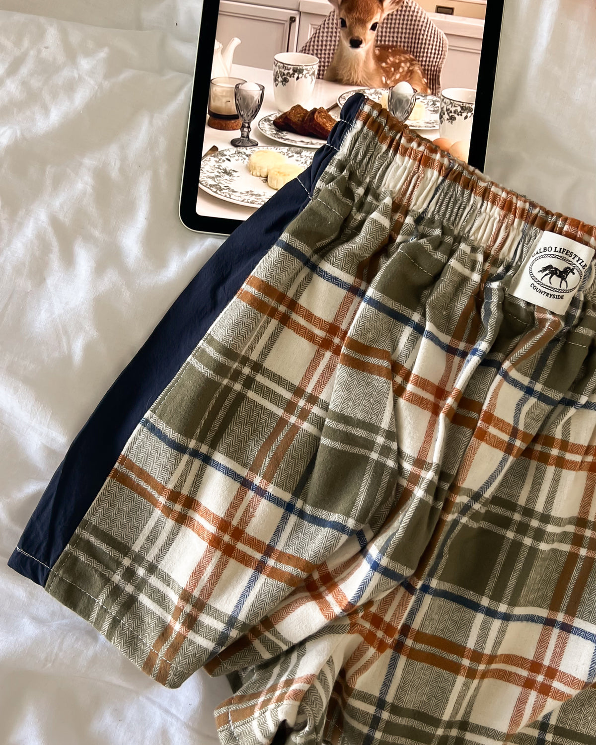Le short Countryside - Tartan cinnamon bande navy 🐄