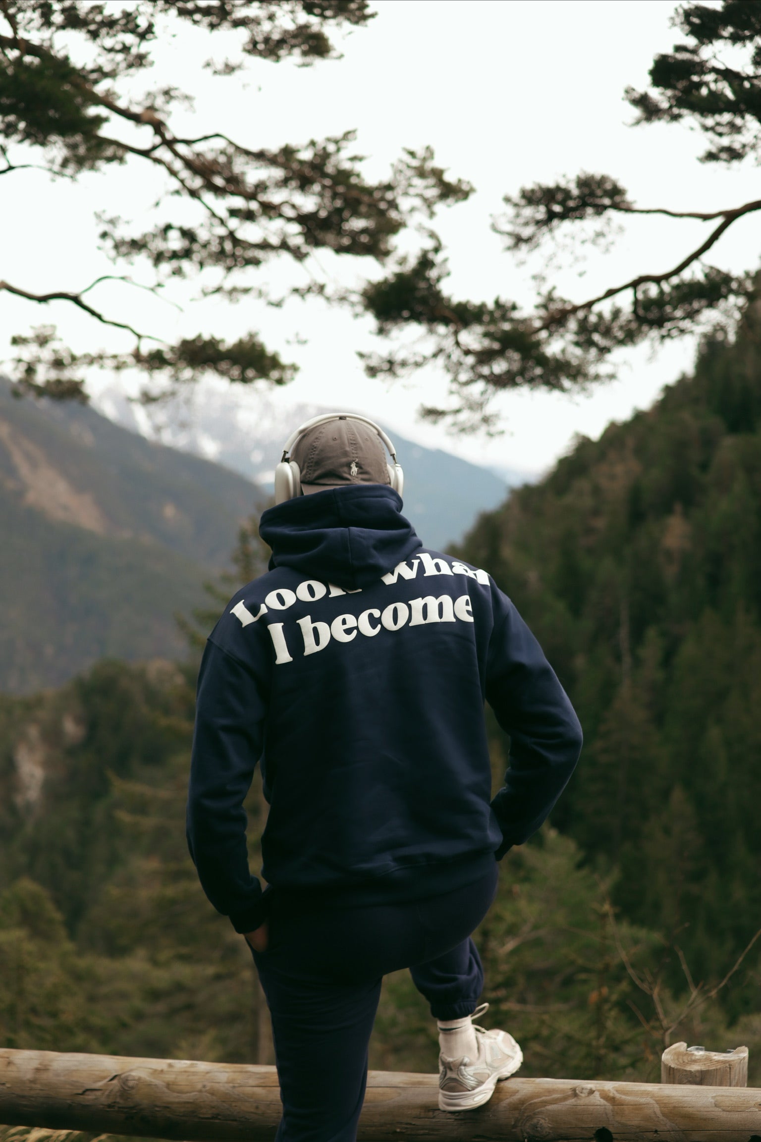Le Hoodie Galbo Sport - Look What I Become