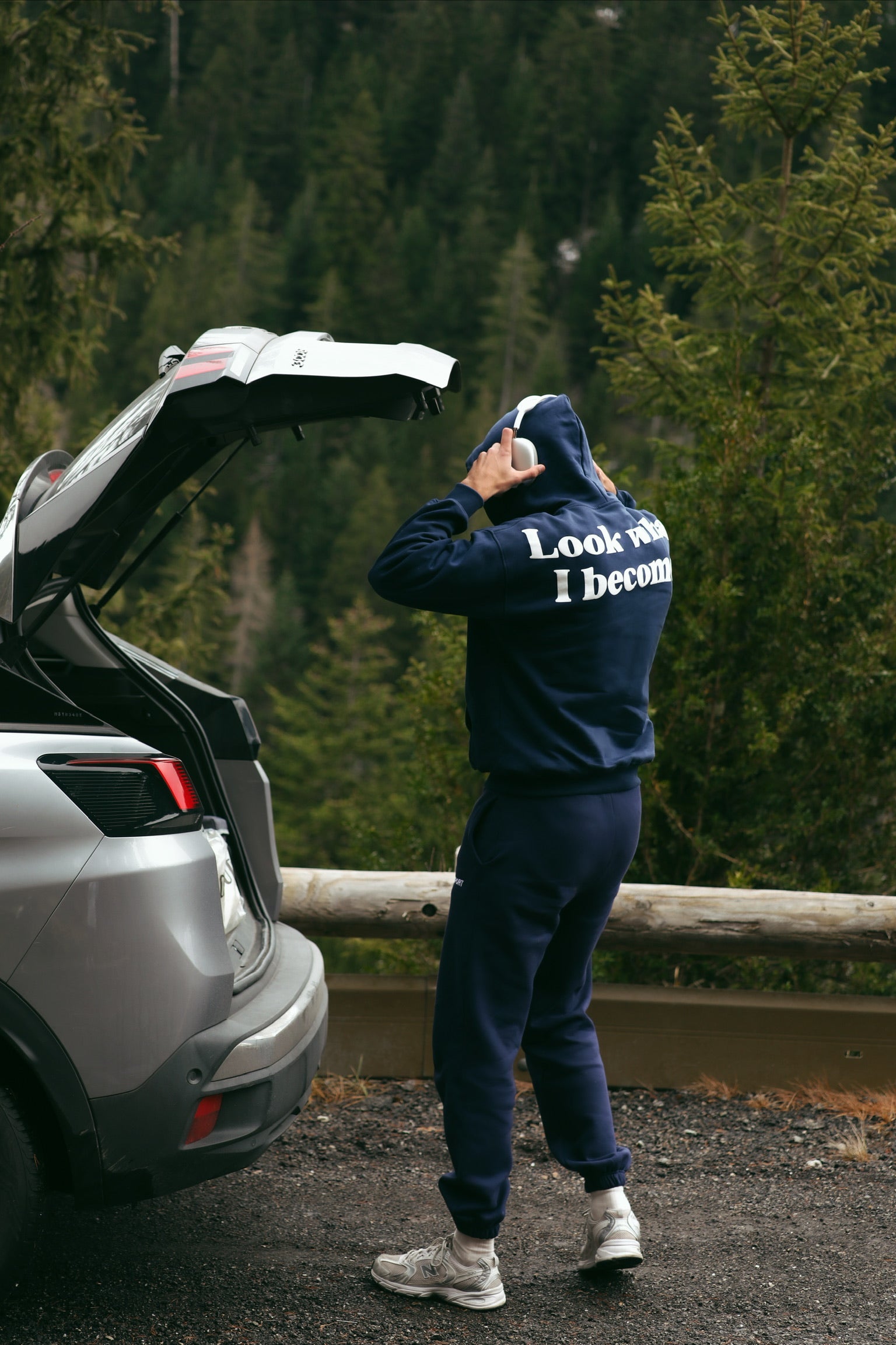 Le Hoodie Galbo Sport - Look What I Become