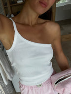 Le débardeur asymétrique côtelé Galbo - Soft White